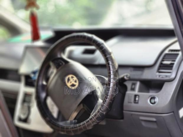 Toyota Noah 2010 Gray
