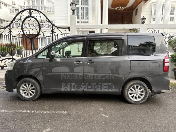 Toyota Noah 2010 Gray