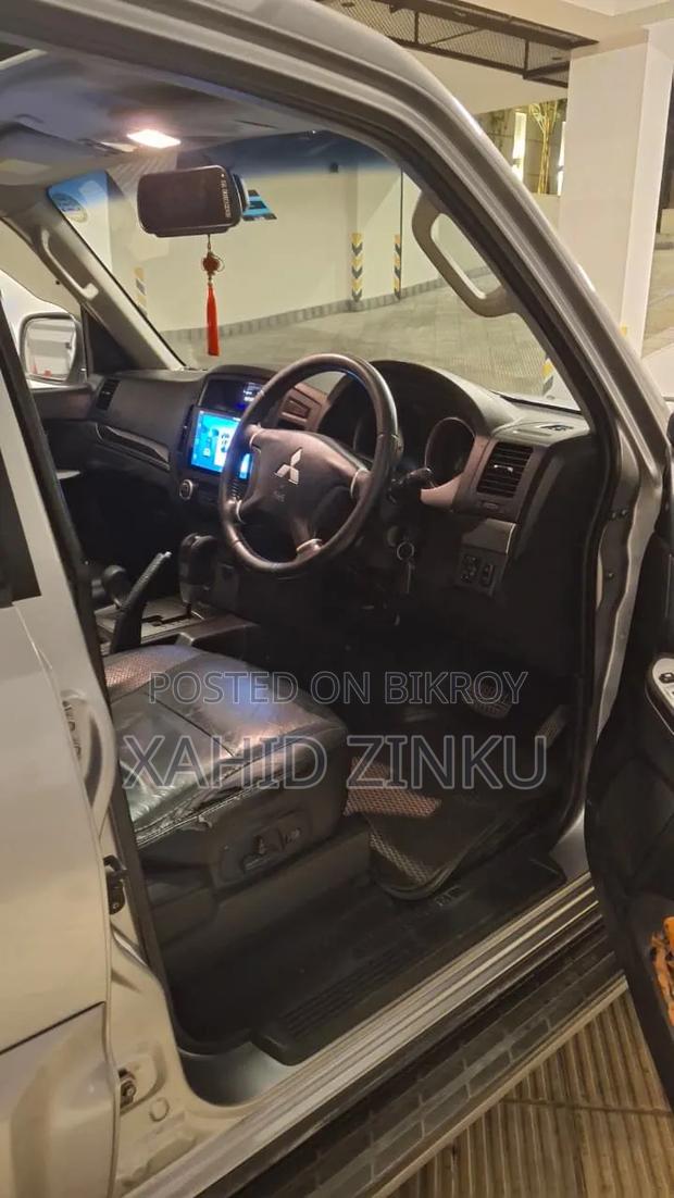 Mitsubishi Pajero 2010 Silver