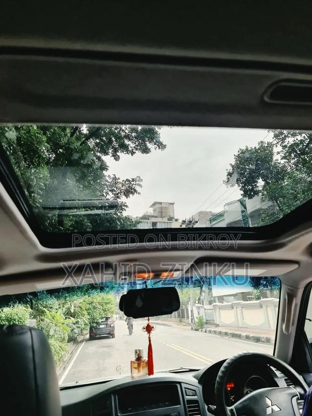 Mitsubishi Pajero 2010 Silver