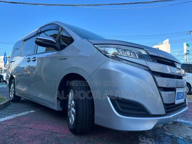 Toyota Noah 2021 Silver
