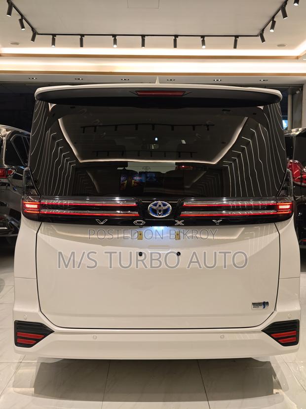 New Toyota Voxy 2025 Pearl