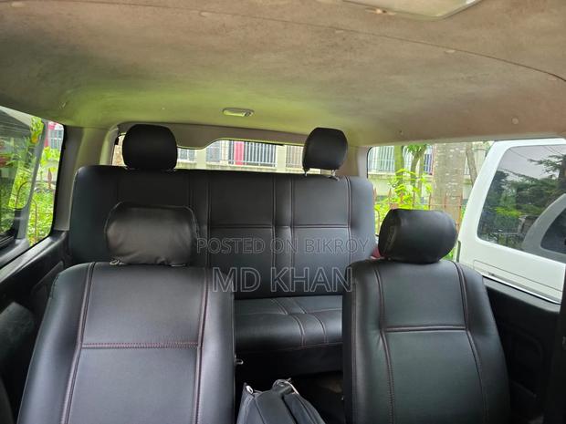 Toyota HiAce 2016 White