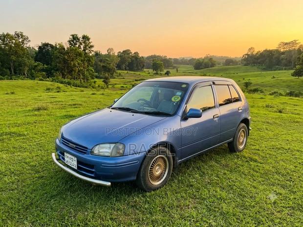 Toyota Starlet 2002 Blue