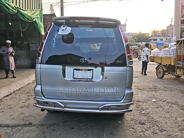 Toyota Noah 2.0 AWD (8 Seater) 2001 Silver