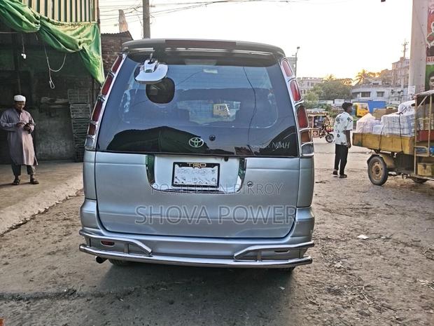 Toyota Noah 2.0 AWD (8 Seater) 2001 Silver