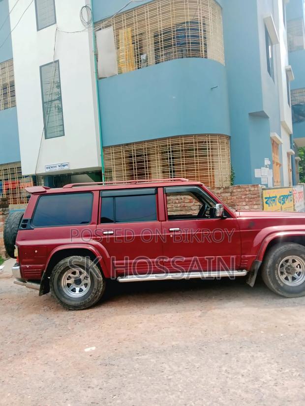 Nissan Patrol 1992 Red