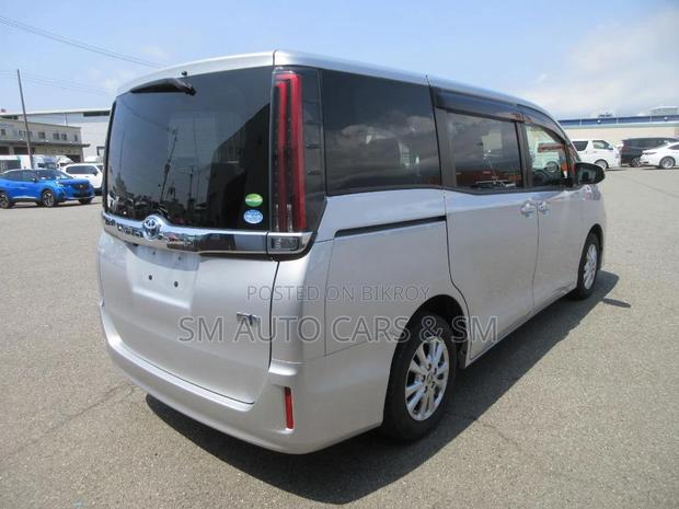 Toyota Noah 1.8 FWD Hybrid (7 Seater) 2021 Silver