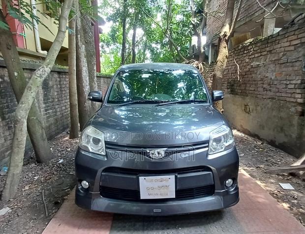 Toyota Sienta 2012 Black