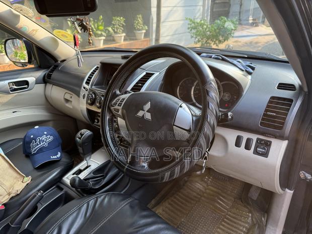Mitsubishi Pajero 2010 Black