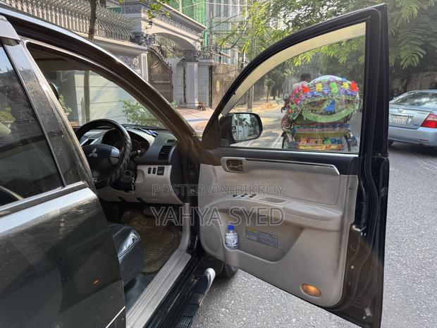 Mitsubishi Pajero 2010 Black
