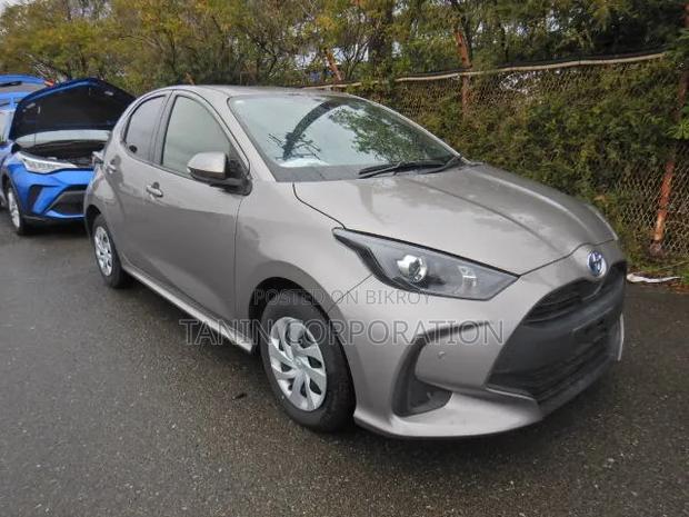 Toyota Yaris 2021 Brown