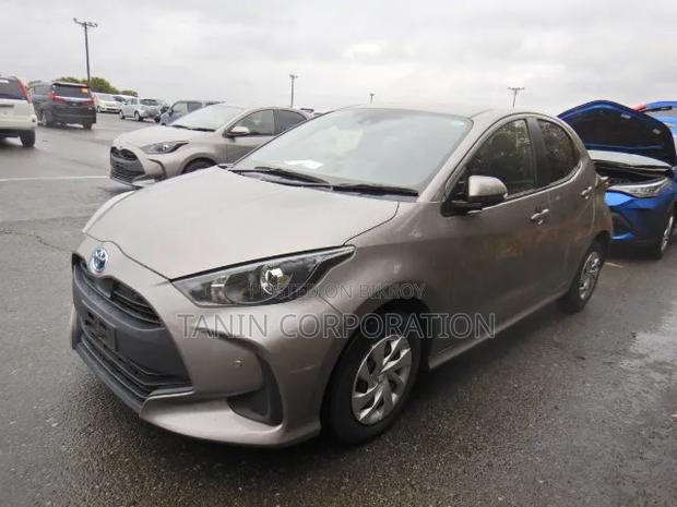Toyota Yaris 2021 Brown