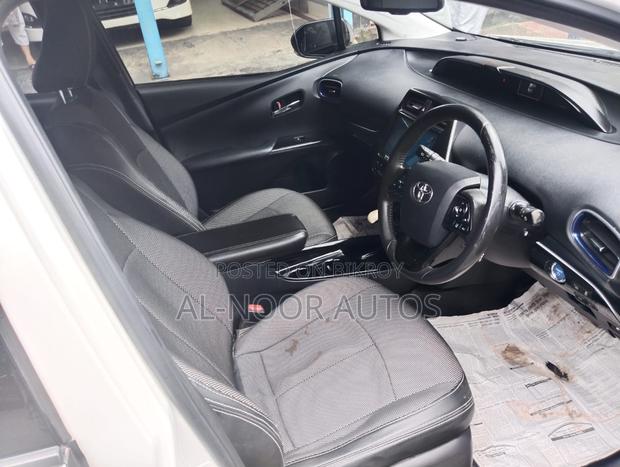 Toyota Prius 2018 Pearl