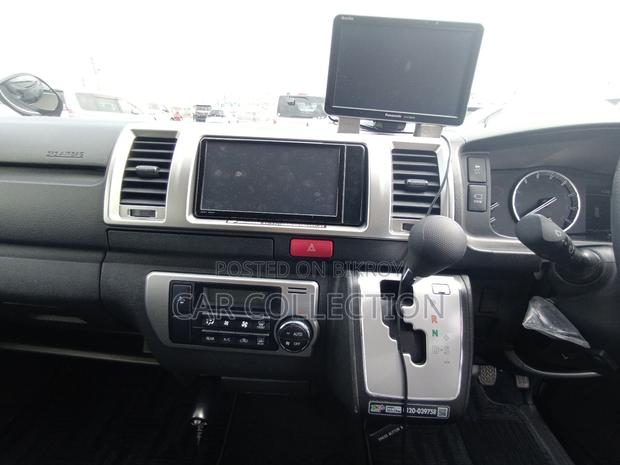 Toyota HiAce 2021 Black