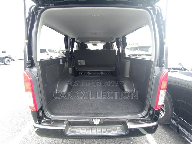 Toyota HiAce 2021 Black