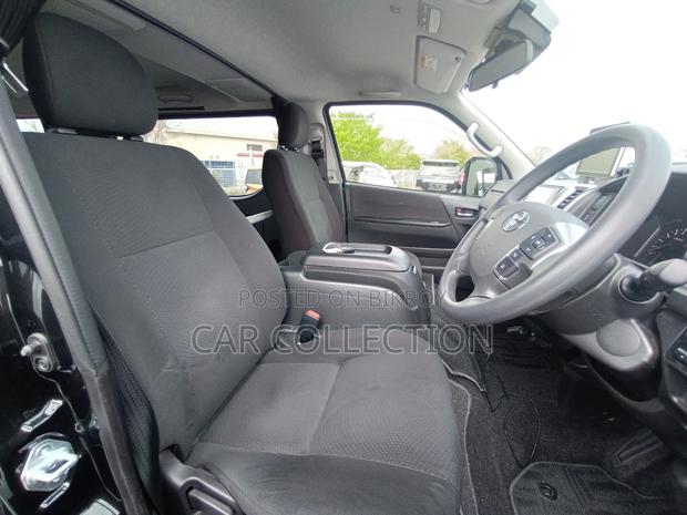 Toyota HiAce 2021 Black