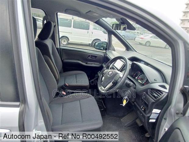 Toyota Noah 2021 Silver