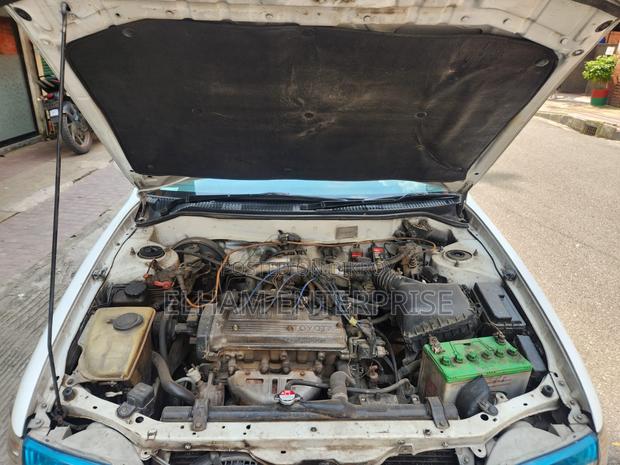Toyota Corolla 1.6 Sedan 1997 White