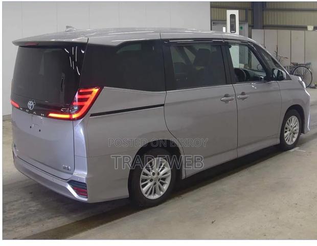 Toyota Noah 2023 Beige