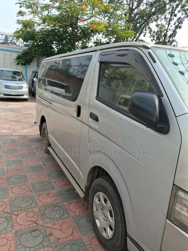 Toyota HiAce 2017 Silver