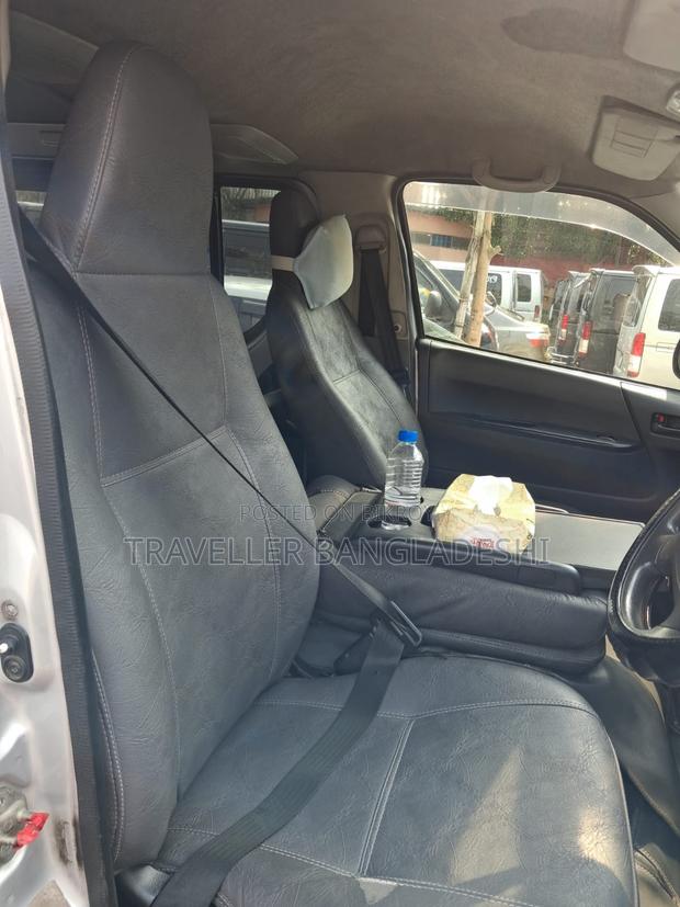 Toyota HiAce 2017 Silver