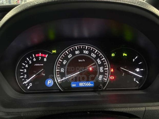 Toyota Esquire 2.0 FWD (8 Seater) 2021 Silver