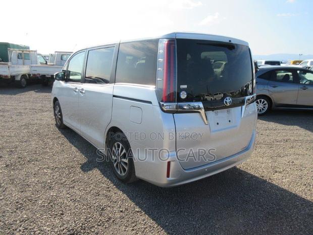 Toyota Esquire 2.0 FWD (8 Seater) 2021 Silver