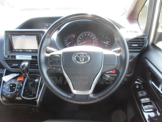 Toyota Esquire 2.0 FWD (8 Seater) 2021 Silver