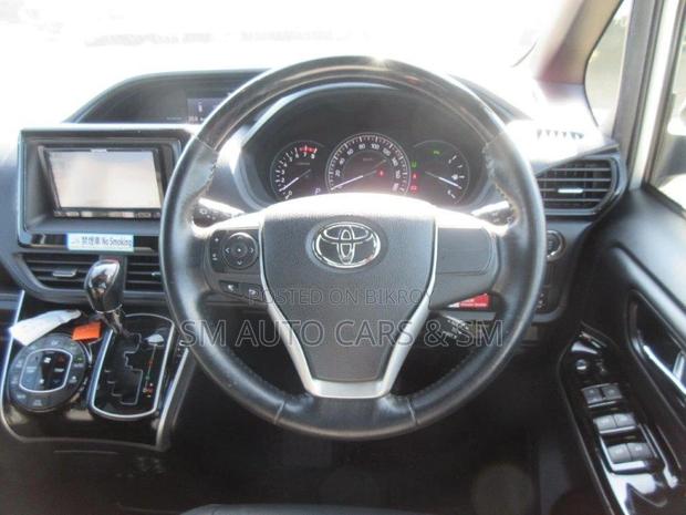 Toyota Esquire 2.0 FWD (8 Seater) 2021 Silver