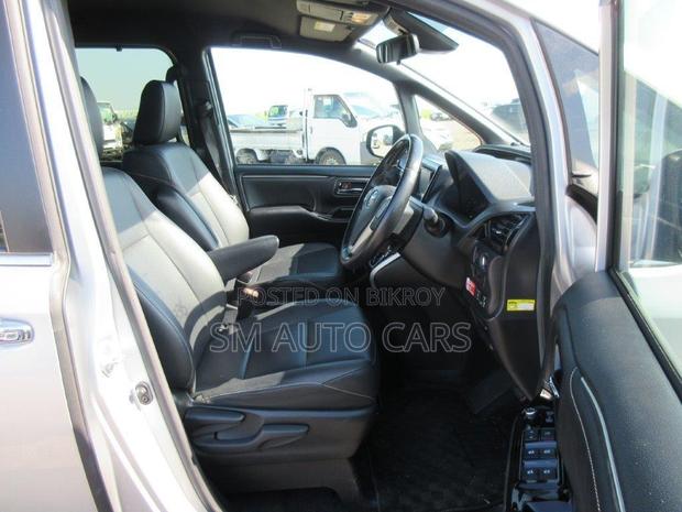 Toyota Esquire 2.0 FWD (8 Seater) 2021 Silver