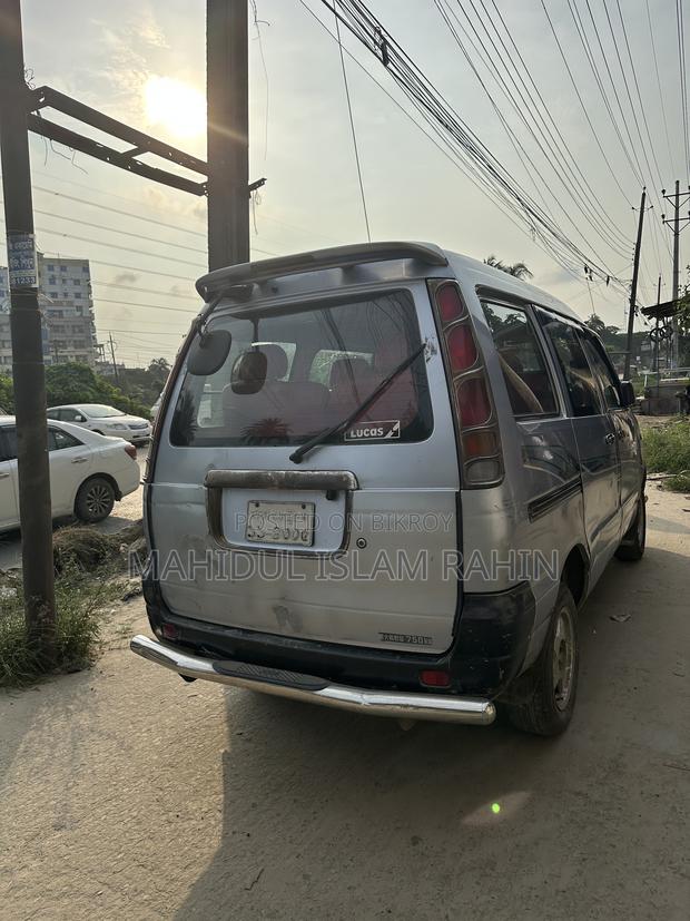 Toyota Noah 2.0 FWD (8 Seater) 2001 Silver