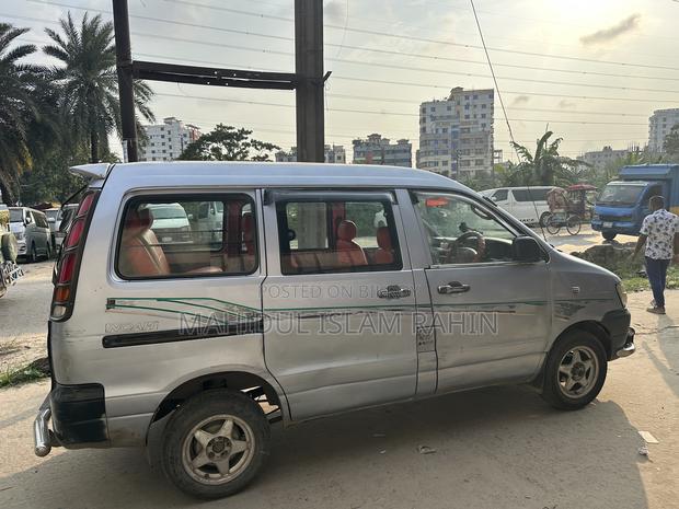 Toyota Noah 2.0 FWD (8 Seater) 2001 Silver