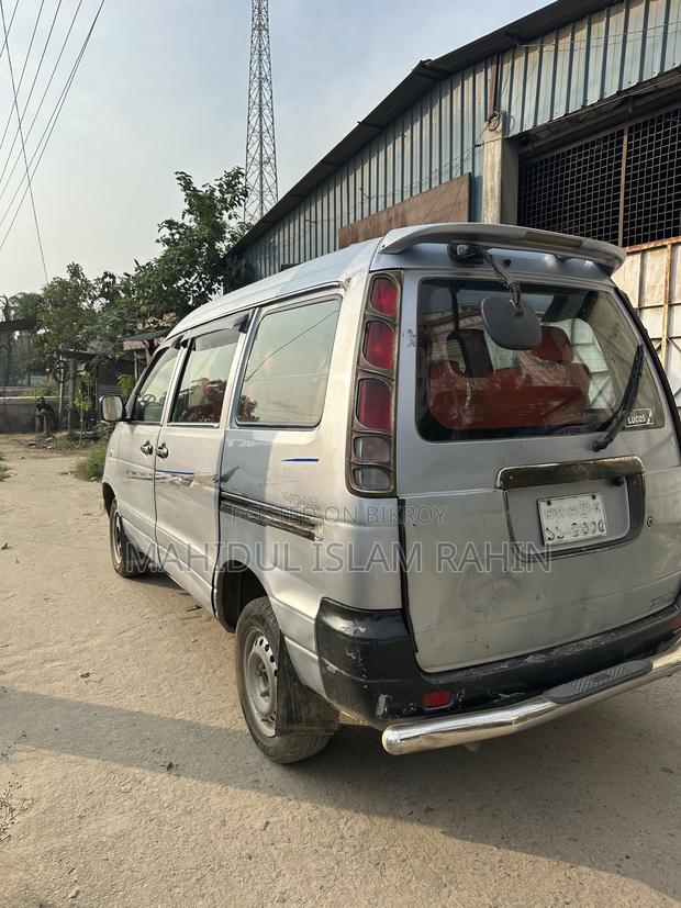 Toyota Noah 2.0 FWD (8 Seater) 2001 Silver