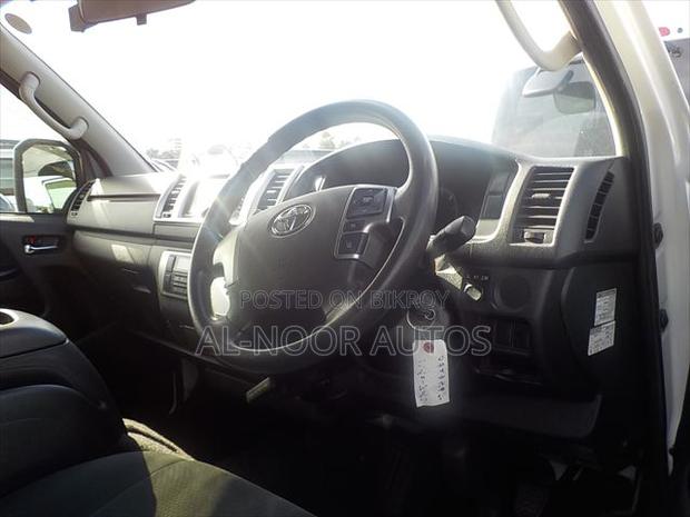 Toyota HiAce 2021 White