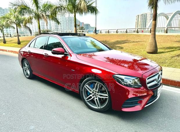 Mercedes-Benz E300 2017 Red