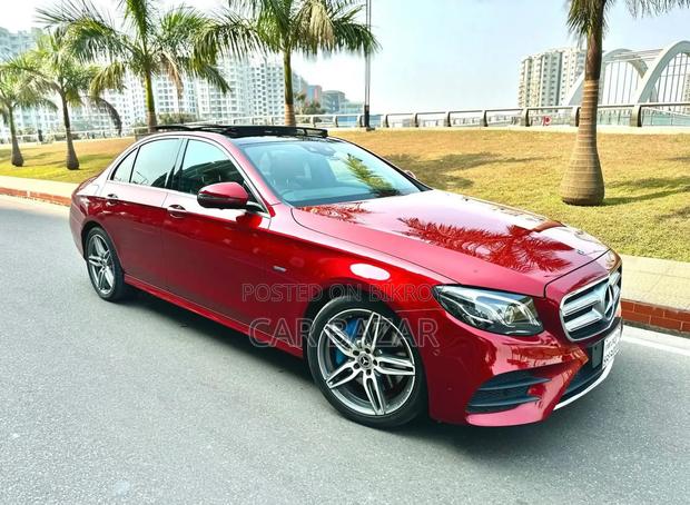 Mercedes-Benz E300 2017 Red