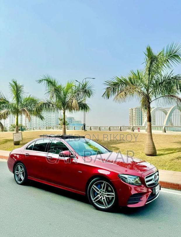 Mercedes-Benz E300 2017 Red
