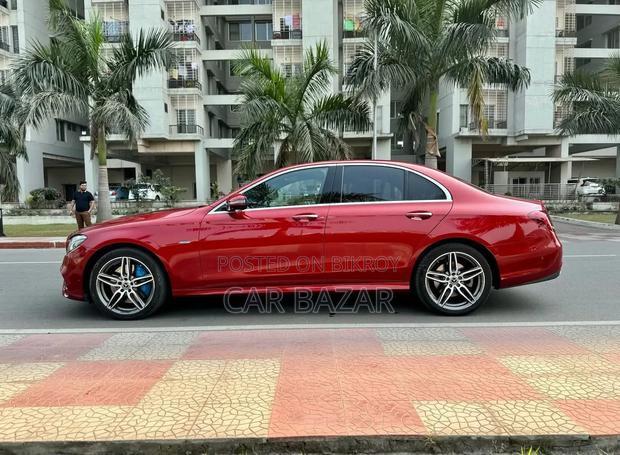 Mercedes-Benz E300 2017 Red