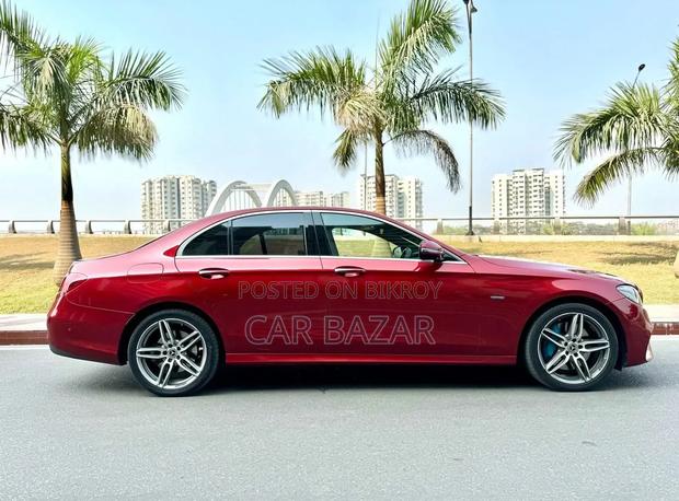 Mercedes-Benz E300 2017 Red