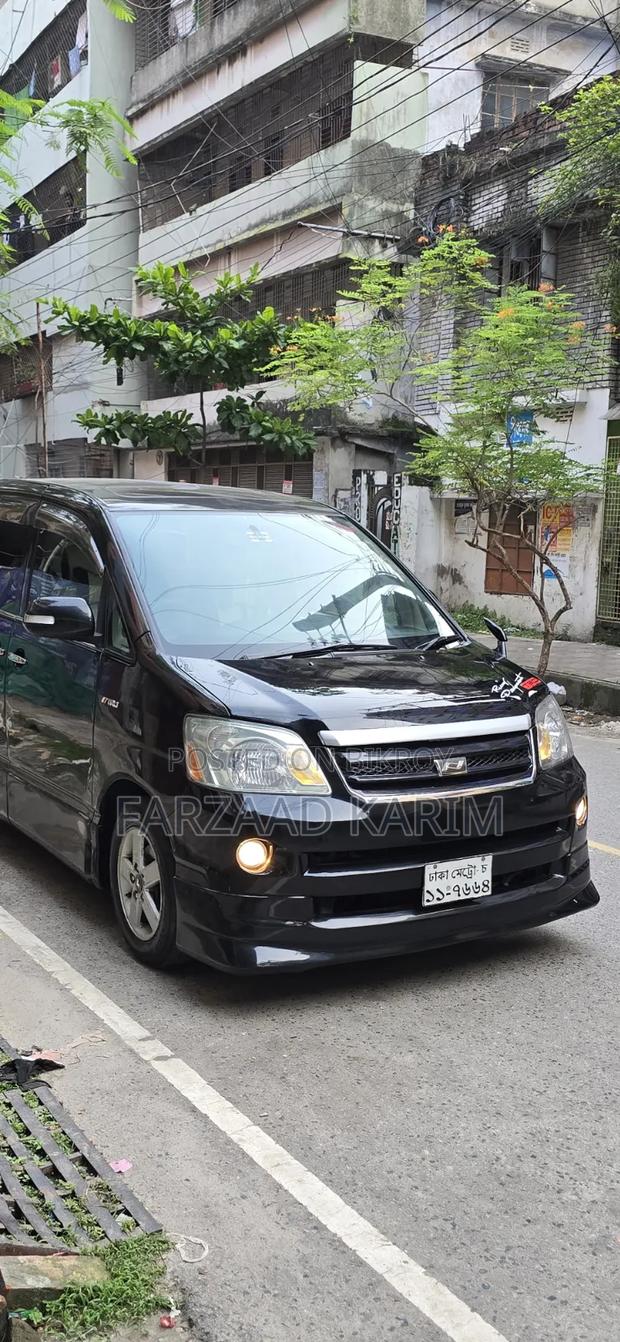 Toyota Noah 2005 Black