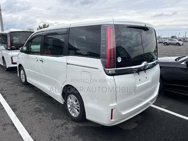 Toyota Noah 2021 Pearl