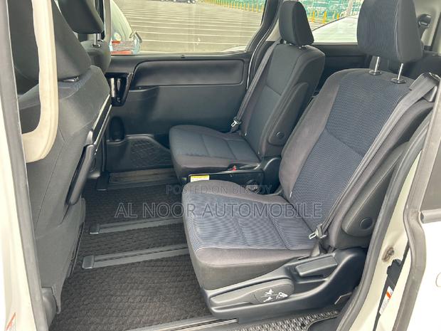 Toyota Noah 2021 Pearl