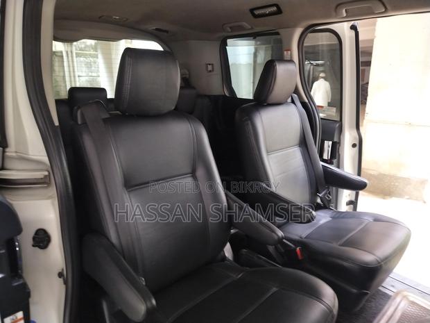 Toyota Esquire 2.0 AWD (8 Seater) 2015 Pearl