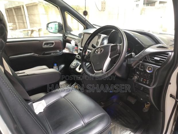 Toyota Esquire 2.0 AWD (8 Seater) 2015 Pearl