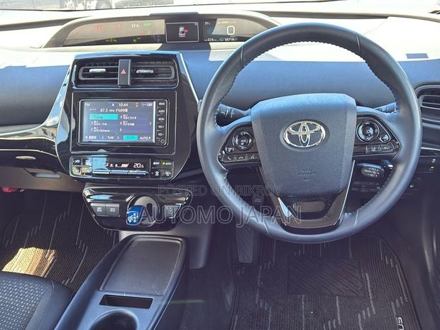 Toyota Prius 2021 Silver