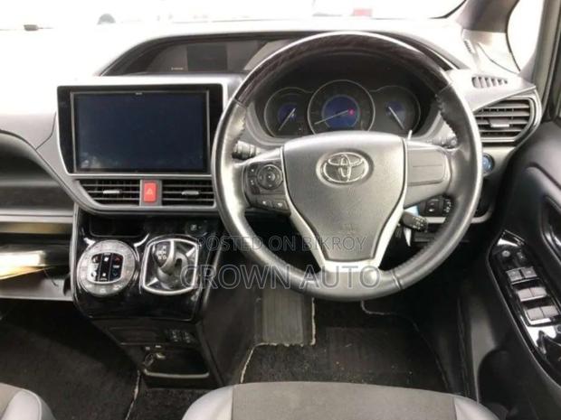 Toyota Noah 1.8 FWD Hybrid (7 Seater) 2021 Black