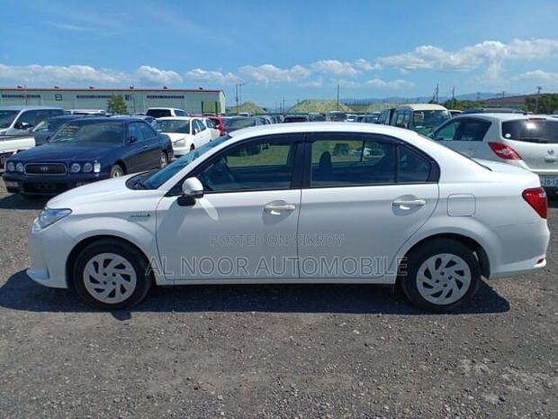Toyota Axio 2021 Pearl