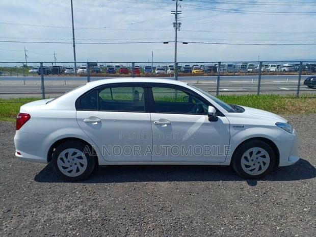 Toyota Axio 2021 Pearl