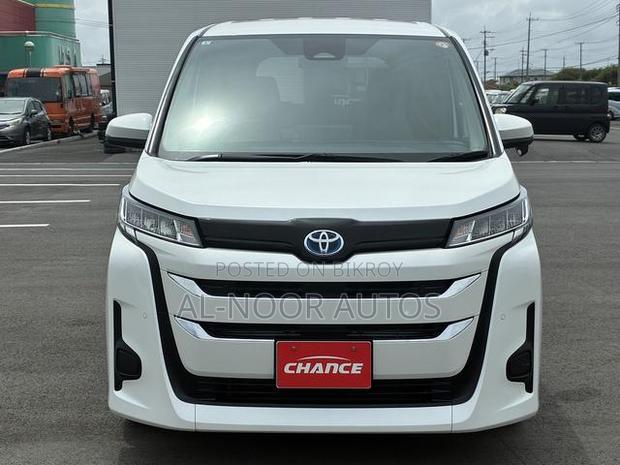 Toyota Noah 2022 Pearl
